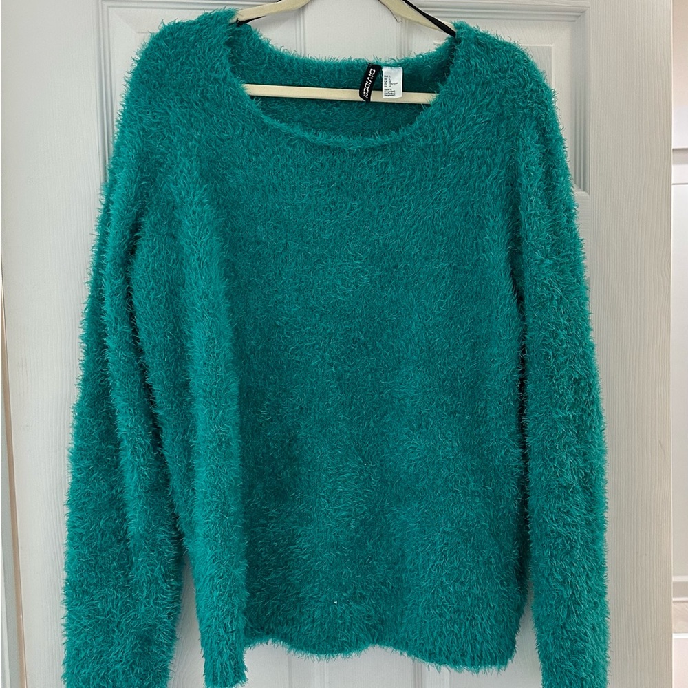 Divided H&M Fuzzy Sweater Size Large Long Sleeves